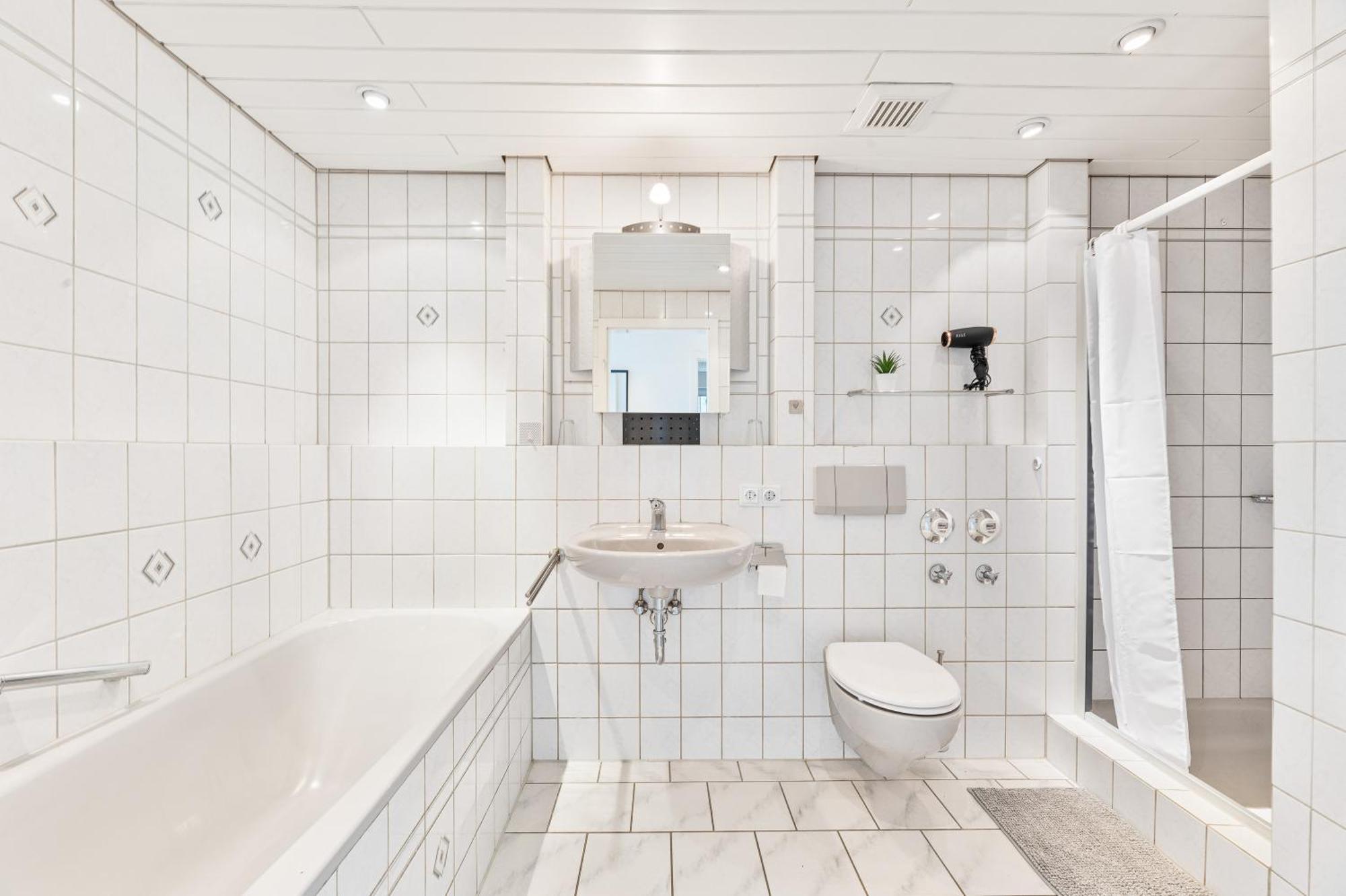 Sunshine - 4 Personen Airport Messe Mit Tg-Garage Apartment Ostfildern Luaran gambar
